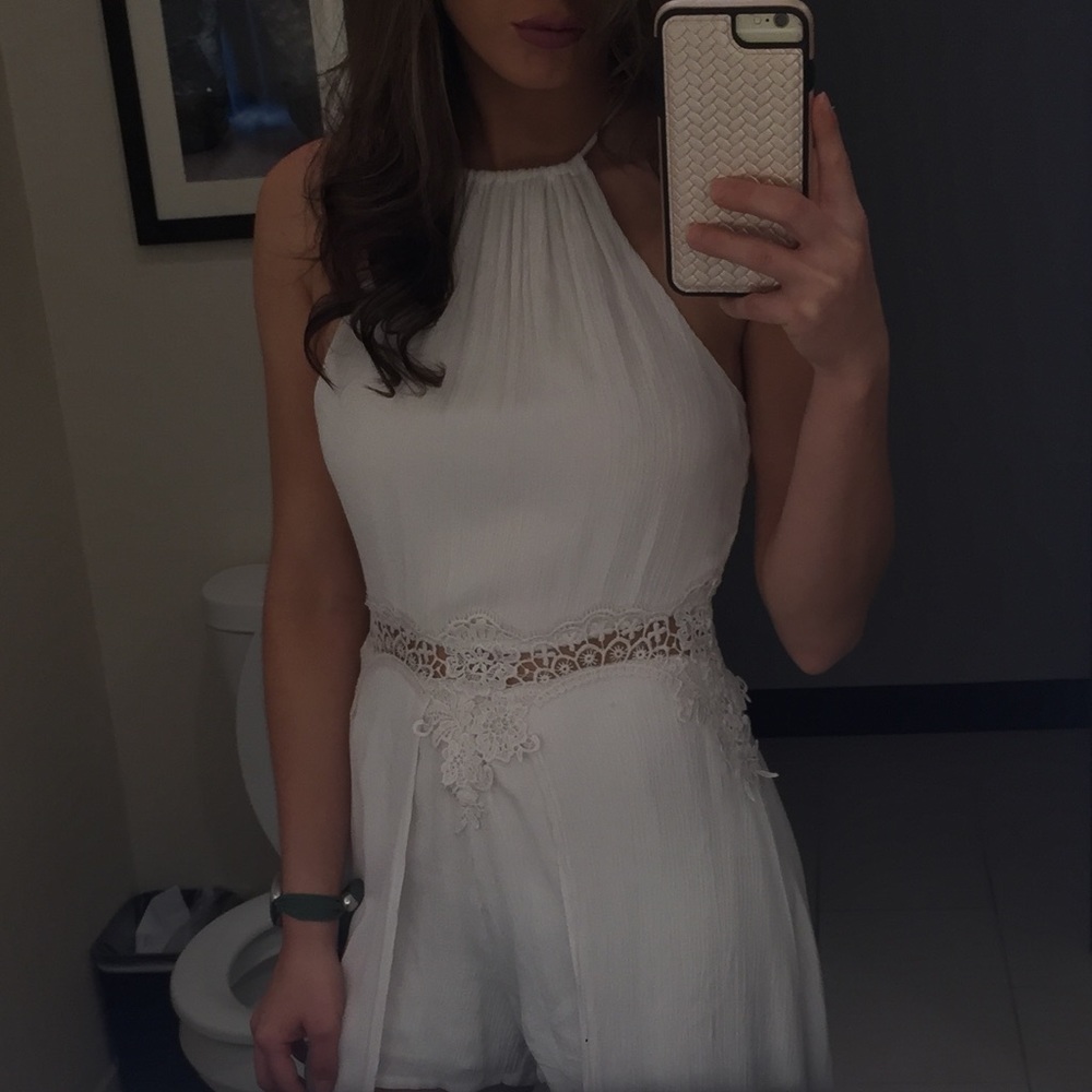 White romper ✨✨ - Picture 3 of 3